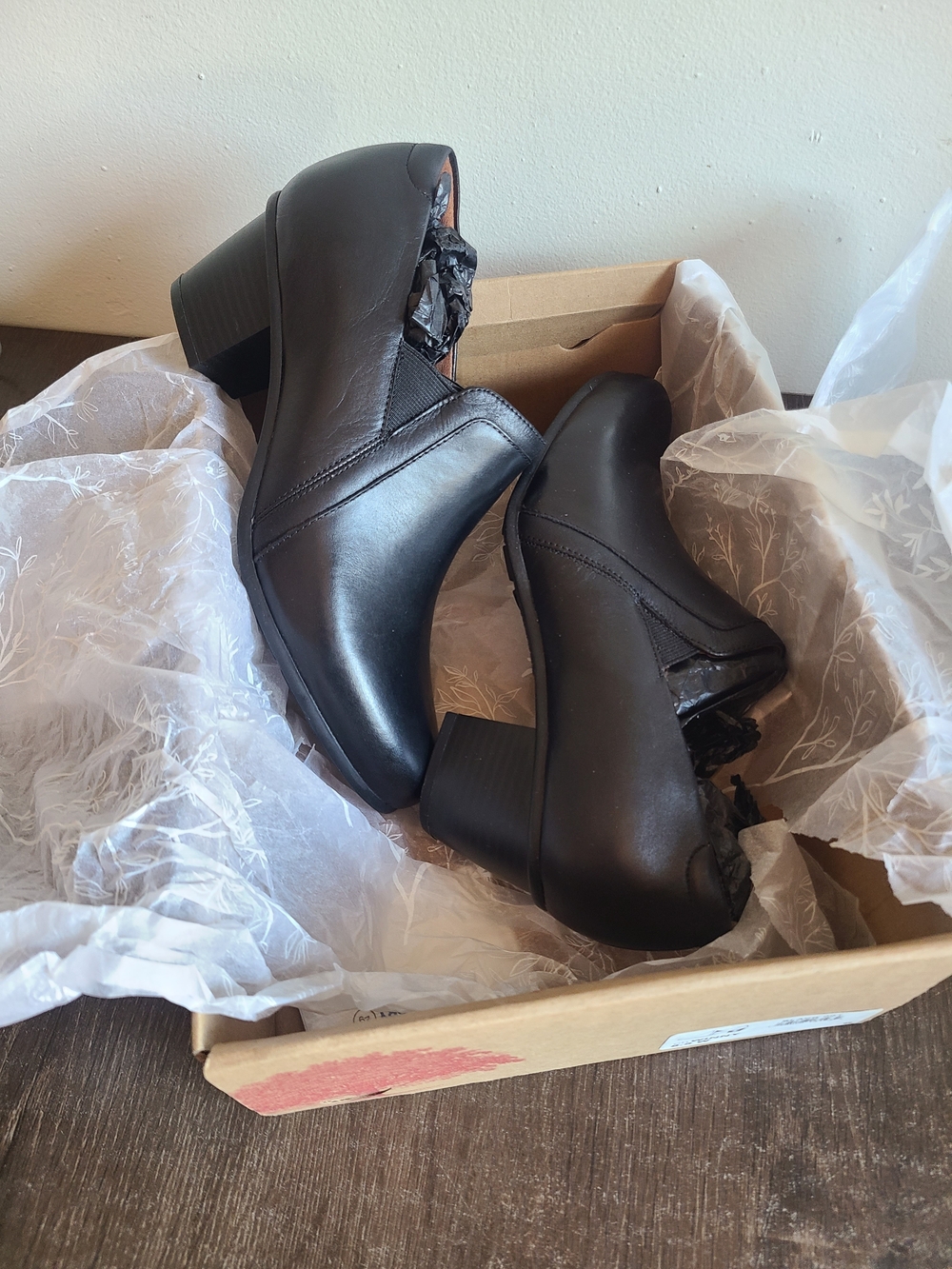 COBB HILL WINNY sz 8.5 BLACK LEATHER MID HEEL CUSHIONED ARCH SUPPORT Booties